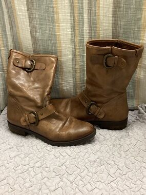 Sundance leather boots buckle
boho cabincore slouchy western inspired 39
